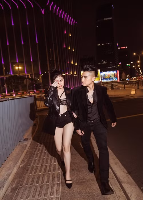 Chị gái Ngọc Trinh trẻ trung, quyến rũ, chẳng trách chồng kém tuổi cưng chiều.