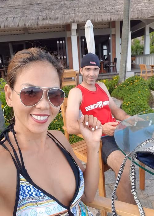 Sau 1 lần đò, có một cô con gái, Thúy Uyên tái hôn với một người đàn ông quốc tịch Mỹ kém cô đến 13 tuổi.