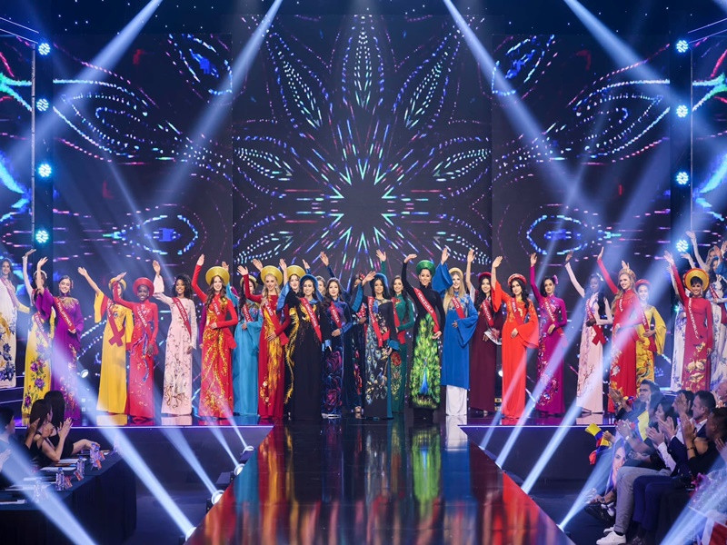 Năm nay Miss Charm lần đầu tổ chức. Trước chung kết, cuộc thi liên tục vướng lùm xùm như bán kết không được lên sóng, phần thi áo tắm bị chê nghiệp dư. Ảnh: Miss Charm