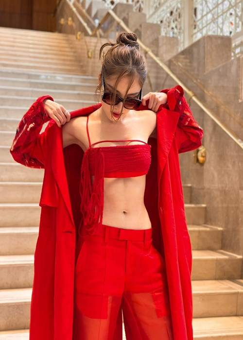 Trong cuộc phỏng vấn với Vietnamnet trước thềm chung kết, Thanh Thanh Huyền cho biết, việc góp mặt trong các bảng xếp hạng, dự đoán giúp cô có động lực để cố gắng hơn mỗi ngày. Tuy nhiên, đó chỉ là dự đoán nên nữ MC không thể nào lơ là thi đấu, dù được xếp vị trí cao hay thấp. Ảnh: FBNV