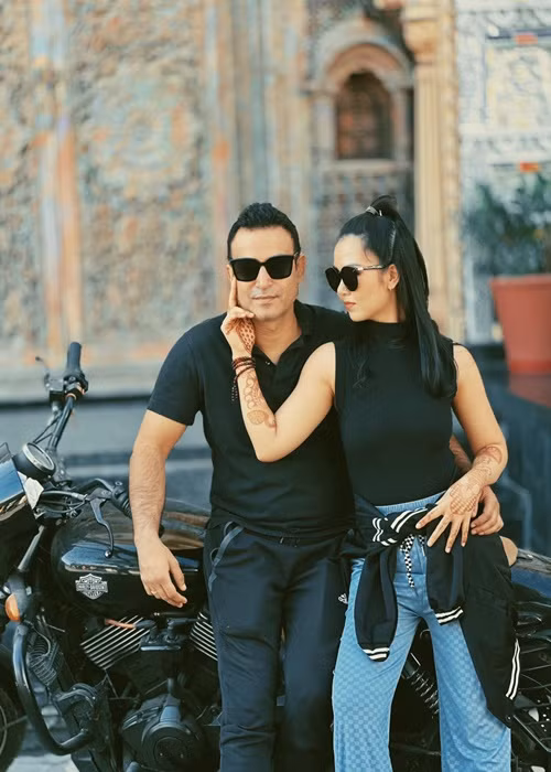 Sau khi đoàn tụ, vợ chồng Võ Hạ Trâm chia sẻ loạt ảnh ngọt ngào bên nhau.