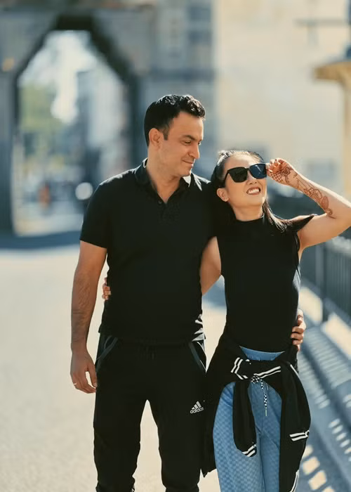 Võ Hạ Trâm khoe, khi biết cô sang Ấn Độ thực hiện dự án âm nhạc, ông xã đã bay về quê nhà để lo liệu mọi thứ chu toàn.