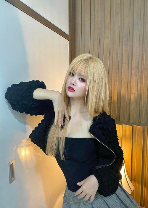 Mới đây, Bảo Trân bất ngờ trải lòng về ồn ào đời tư hồi năm 2020. Nữ ca sĩ cho biết, cô từng không dám ra đường vì lùm xùm, thu nhập bị giảm, bị ám ảnh tâm lý, sợ khi nghe đến tên Nam Em. Ảnh: FBNV