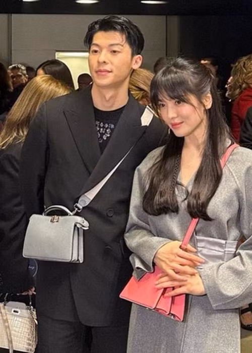 Hình ảnh Song Hye Kyo bên Hứa Quang Hán - nam diễn viên sinh năm 1990 người Trung Quốc gây sốt mạng xã hội. Ảnh: Fanpage