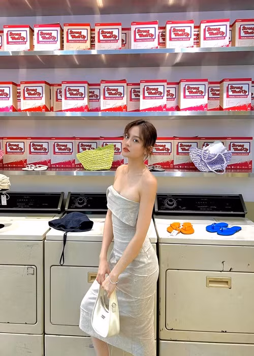 Nữ diễn viên sở hữu vóc dáng gợi cảm, thon gọn sau những năm tập gym. Ảnh: FBNV