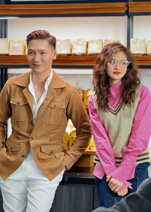 Thùy Anh và Mạnh Trường nên đôi trong bộ phim mới "Đừng nói khi yêu". Ảnh: NVCC