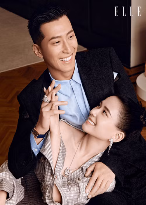 Theo HKO1, Đậu Kiên - Hà Siêu Liên sẽ tổ chức hôn lễ tại đảo Bali, Indonesia vào tháng 4/2023. Hà Siêu Liên có xuất thân giàu có. Cô là con gái vua sòng bạc Hà Hồng Sân và Trần Uyển Trân. Ảnh: Zing