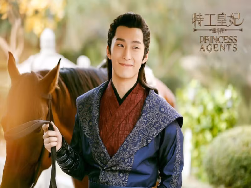 Năm 2017, Đậu Kiên đóng vai phụ phim “Sở Kiều truyện” nhưng vai diễn của anh được yêu thích không kém 2 diễn viên chính Triệu Lệ Dĩnh và Lâm Canh Tân. Ảnh: Vietnamnet