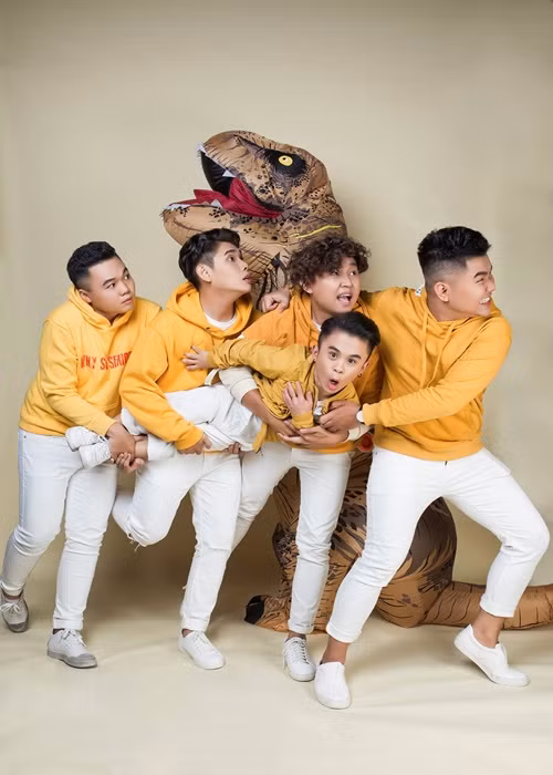 Quỳnh Lý còn là thành viên nhóm "Khủng Long Tí Hon" - nhóm giành giải Quán quân Cười xuyên Việt – Tiếu Lâm Hội 2017. Ảnh: FBNV