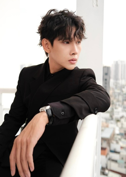 Nam diễn viên đang cố gắng tìm chỗ đứng trong làng giải trí Việt. Ảnh: FBNV