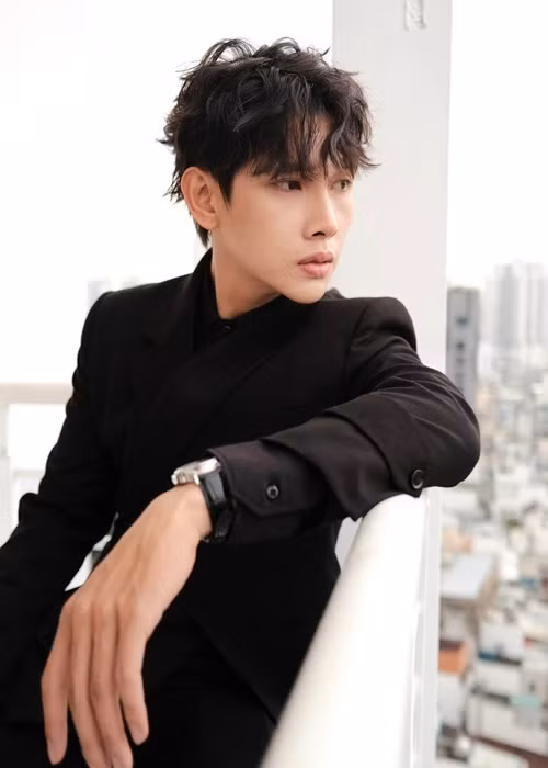 Nam diễn viên đang cố gắng tìm chỗ đứng trong làng giải trí Việt. Ảnh: FBNV