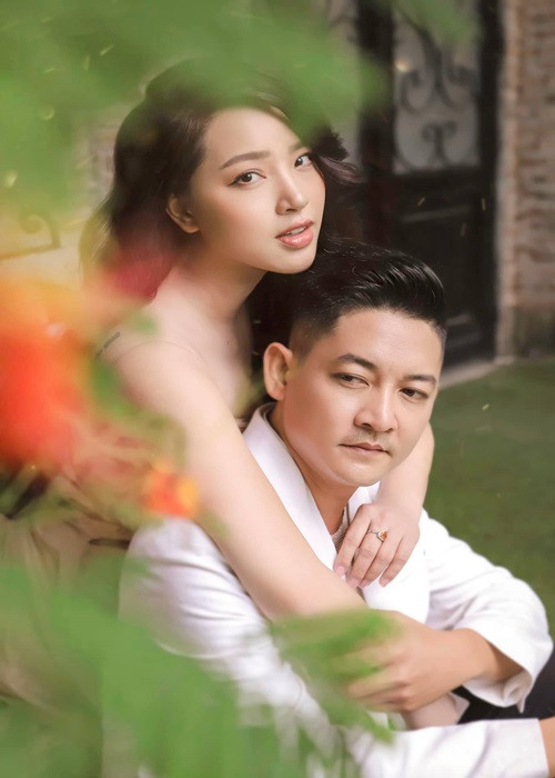 Thực tế, Hải Băng từng chia sẻ, cô không thích bé Kid gọi cô là mẹ, và luôn nói với bé rằng bé chỉ có một người mẹ duy nhất. Theo Hải Băng, nếu đặt cô vào vị trí của Diệp Bảo Ngọc, cô cũng không thích con của mình gọi người phụ nữ khác là mẹ. Đối với bé Kid, Hải Băng luôn dành cho cậu nhóc nhiều tình cảm.