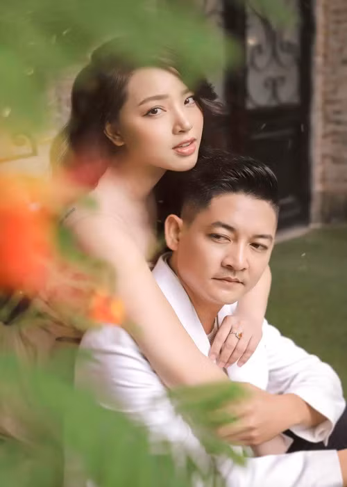 Thực tế, Hải Băng từng chia sẻ, cô không thích bé Kid gọi cô là mẹ, và luôn nói với bé rằng bé chỉ có một người mẹ duy nhất. Theo Hải Băng, nếu đặt cô vào vị trí của Diệp Bảo Ngọc, cô cũng không thích con của mình gọi người phụ nữ khác là mẹ. Đối với bé Kid, Hải Băng luôn dành cho cậu nhóc nhiều tình cảm.