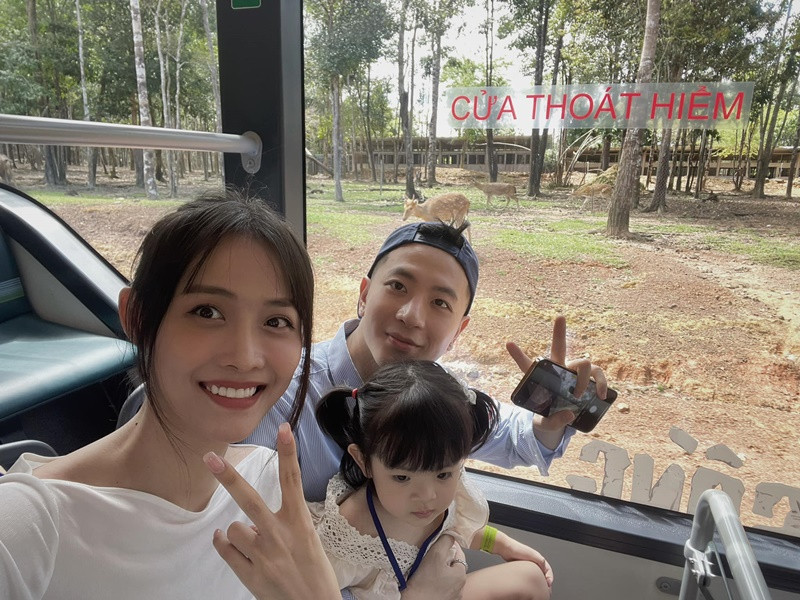 "Hy vọng ở thời gian gần nhất anh sẽ mặc được cho em chiếc váy cô dâu và gọi em là vợ", bạn trai của Trương Mỹ Nhân chia sẻ trong chương trình.