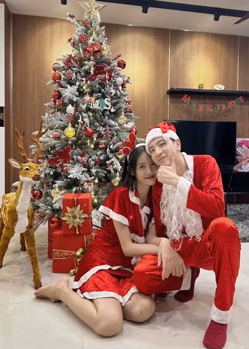 Cả hai từng không ở bên nhau nhưng vẫn cùng nhau chăm sóc con gái. "2 đứa cũng cố gắng cho nhau cơ hội, vì Bona, muốn con có cả bố lẫn mẹ. Hy vọng sau này chúng mình sẽ có một đám cưới", Trương Mỹ Nhân chia sẻ.