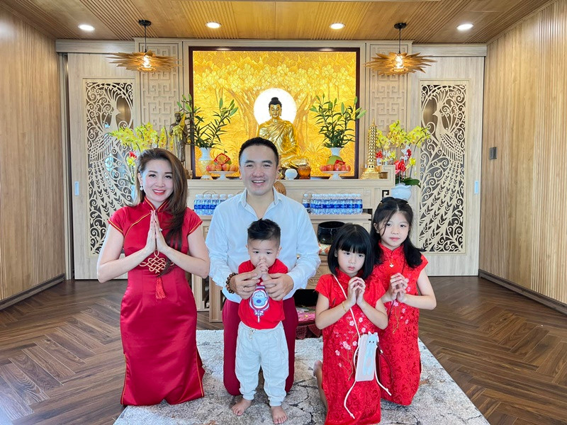 Nam ca sĩ cho biết, anh hiện tại quá hạnh phúc, không phải suy nghĩ về cơm áo gạo tiền.