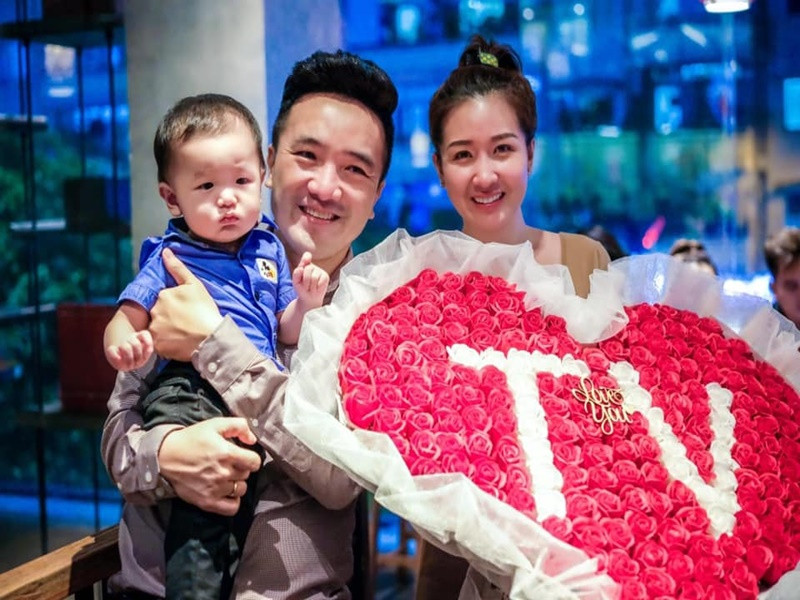 Dương Ngọc Thái đưa hết tiền cho vợ. Mỗi dịp lễ, kỷ niệm, anh đều tặng quà cho vợ.