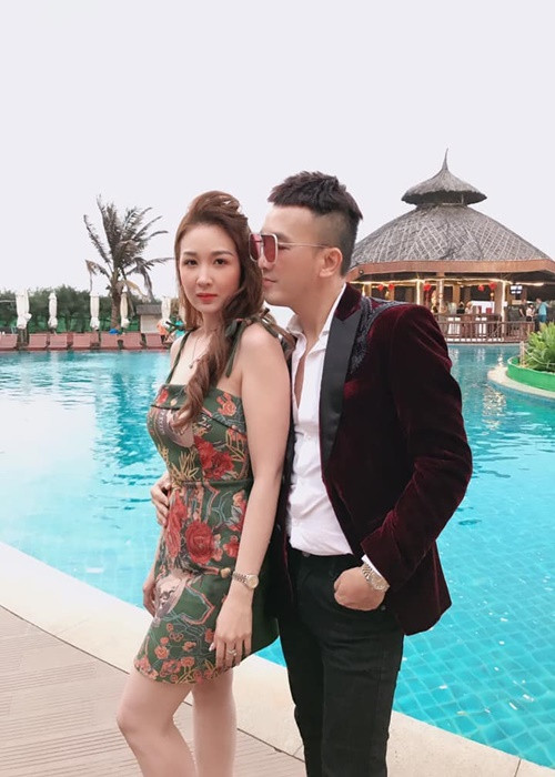 “Nhưng tình yêu với chồng và con quá lớn nên tôi có động lực vượt qua tất cả”, Triệu Ái Vy tâm sự.