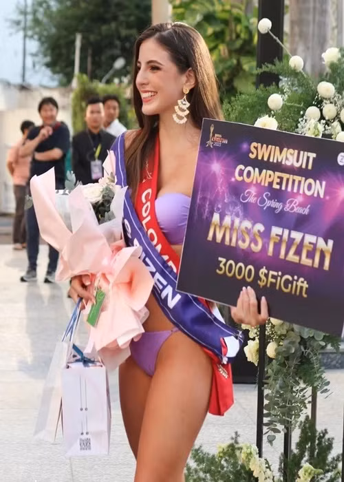 Đại diện Colombia - Juliana Habib Lorduy giành chiến thắng vòng thi áo tắm ở cuộc thi Miss Charm 2023. Theo sau đại diện Colombia là Ukraine, Venezuela, Ba Lan và Nga. Ảnh: Zing