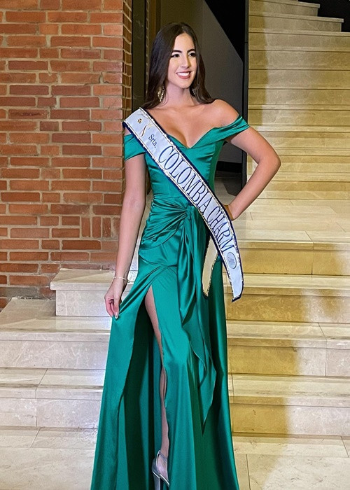 Người đẹp đang là sinh viên ngành Xã hội và Báo chí. Ảnh: Instagram