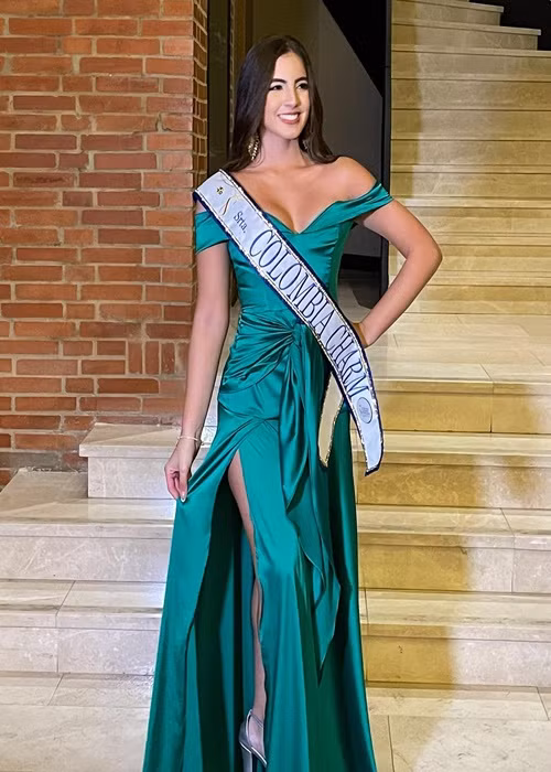 Người đẹp đang là sinh viên ngành Xã hội và Báo chí. Ảnh: Instagram