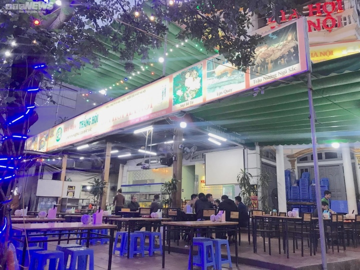 Theo ông Thắng, thời điểm ra Tết, khách của các nhà hàng bia vốn đã vắng vẻ hơn các thời điểm khác trong năm. Nhưng năm nay khách lại vắng hơn hẳn so với cùng kỳ những năm trước. “Tuy vậy, đúng là việc làm nghiêm ngặt chuyện kiểm tra nồng độ cồn khi tham gia giao thông là rất quan trọng, nhằm góp phần giảm thiểu các vụ tai nạn giao thông đáng tiếc, bảo vệ cộng đồng. Vì thế, chúng tôi tuân thủ quy định và chấp nhận việc kinh doanh gặp khó khăn. Chúng tôi hy vọng, khách sẽ quen dần với quy định này và quán bia sẽ đông dần lên”, ông Thắng nói.