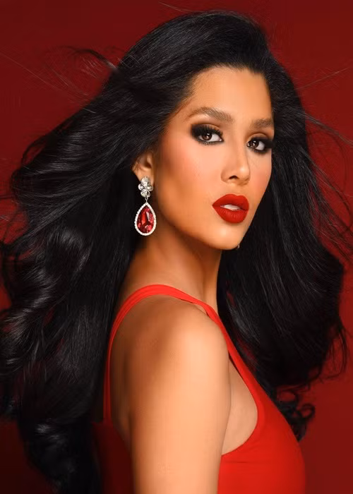 Thanh Thanh Huyền còn phải dè chừng đại diện Venezuela - Lady Di Maria Mosquera Hernandez. Người đẹp này cao 1m83, sở hữu số đo ba vòng 91 - 63 - 97cm. Ảnh: Miss Charm