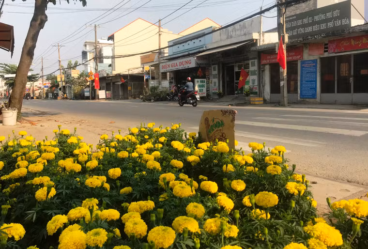 Chiều 30 Tết (15/2), Kiến Thức ghi nhận sự háo hức của người dân địa phương khi được sống trong không khí trong lành, đường xá vắng vẻ...