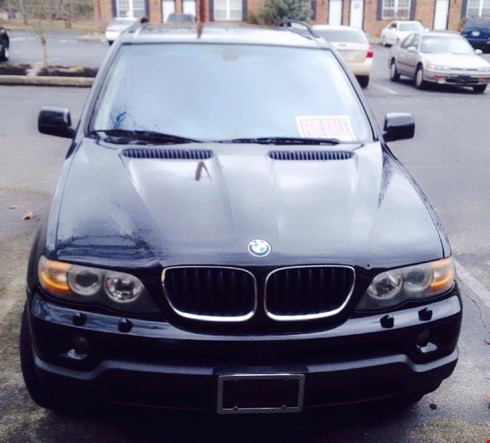 Những chiếc xe BMW trị giá hàng tỉ đồng của "chồng tin đồn" Trang Trần.