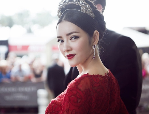 Nữ doanh nhân giàu có này chia sẻ không chỉ đam mê lĩnh vực thời trang, kinh doanh mà cô còn quan tâm đến thị trường bất động sản. Việc cùng lúc chi số tiền lớn mua 21 căn hộ nằm trong dự định kinh doanh của cô.