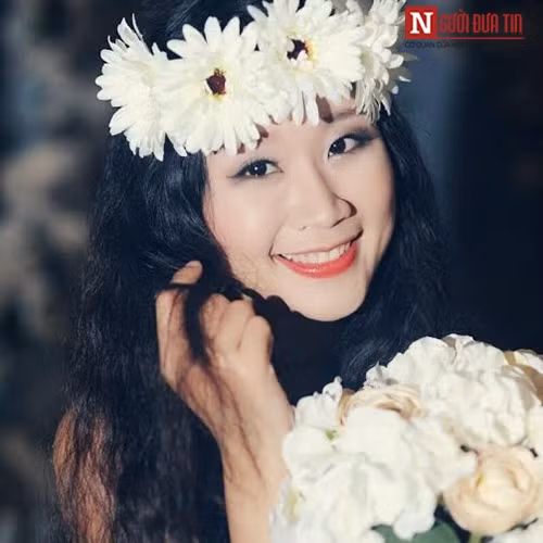 Nữ MC Khánh Vinh xinh đẹp.