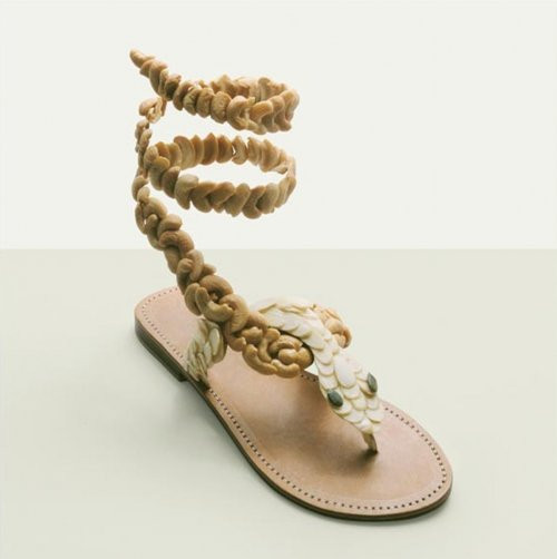 Đôi xăng đan đậm chất.... "ăn uống".