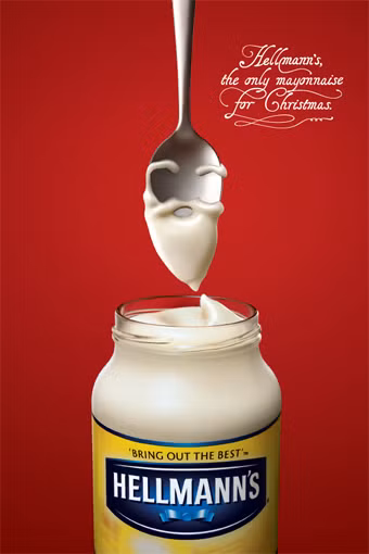 Sốt Mayonnaise và tạo hình khuôn mặt ông già Noel sinh động.