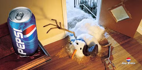 Loạt biển quảng cáo Pepsi luôn gây ấn tượng mạnh vì những ý tưởng quá độc lạ.