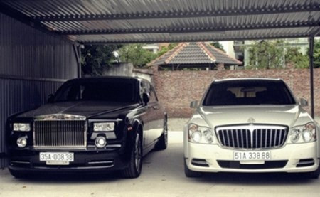 Bộ sưu tập siêu xe trong garage của bầu Thụy gồm 1 chiếc Maybach 62S khoảng 456.000 USD, được nhập về Việt Nam với giá sau thuế lên tới hơn 1 triệu USD