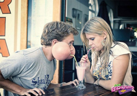 Kẹo cao su cho buổi hẹn hò hài hước.