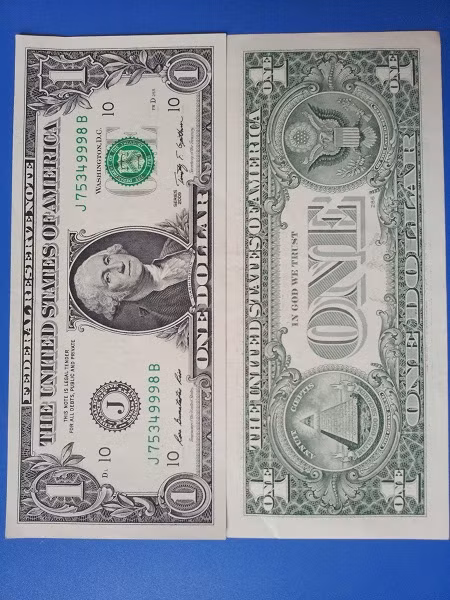 Bên cạnh đó, các dòng tiền seri tứ quý 6, 8, 9 cũng được săn lùng. Giá của đồng 1-2 USD mang các seri này thường có giá đắt đỏ, từ 450.000 - 500.000 đồng. Chúng đường tìm mua với mong muốn phát lộc, may mắn.