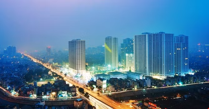 Vị trí số 5 trên bảng xếp hạng những người giàu có nhất sàn chứng khoán Việt lại thêm một nữ tướng của Vingroup - bà Bà Phạm Thúy Hằng. Tính đến hiện tại, bà Hằng sở hữu tổng tài sản là 2.545 tỷ đồng.