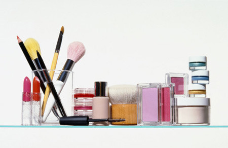 Giảm giá lên đến 50% tất cả sản phẩm tại các cửa hàng mỹ phẩm SkinFood và tặng thêm 1 cuốn lịch SkinFood với hóa đơn 300.000 đồng (từ 23/12 đến hết 27/12/2015).