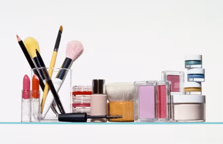 Giảm giá lên đến 50% tất cả sản phẩm tại các cửa hàng mỹ phẩm SkinFood và tặng thêm 1 cuốn lịch SkinFood với hóa đơn 300.000 đồng (từ 23/12 đến hết 27/12/2015).