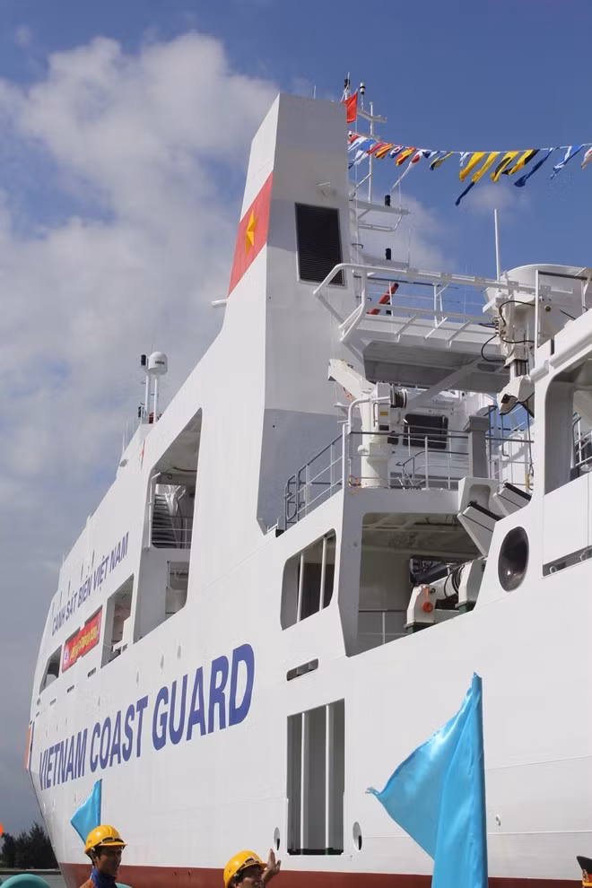 Tàu được trang bị 2 pháo 23mm, 2 súng 14,5mm. Ảnh: Lao Động.