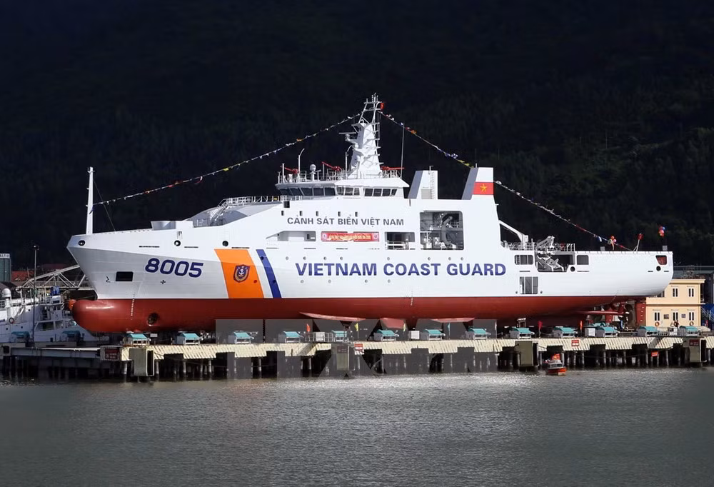 Hình ảnh lễ hạ thủy tàu cảnh sát biển 8005 hiện đại nhất Đông Nam Á. Ảnh: TTXVN.