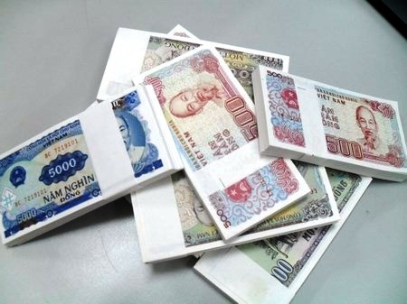 Bên cạnh đó, các loại tiền lẻ từ một nghìn đồng, năm nghìn đồng và năm trăm đồng cũng có mức giá đắt gấp nhiều lần giá trị thực của tờ tiền.
