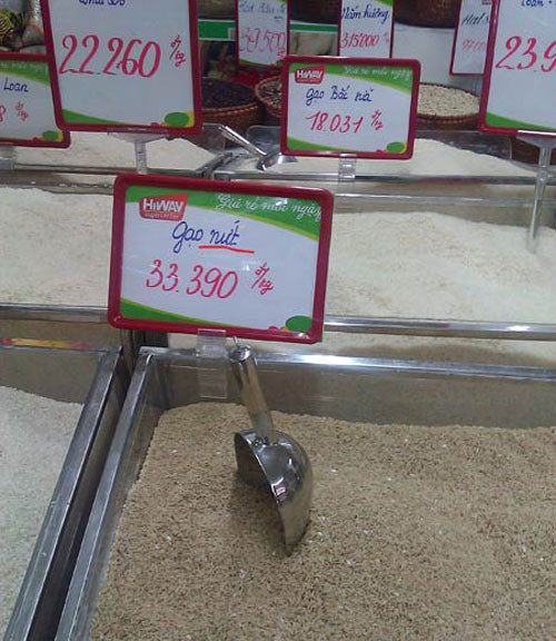 Lỗi chính tả trên một tấm biển quảng cáo sản phẩm.