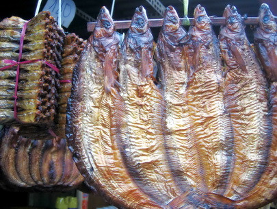 Hầu hết các loại đặc sản khô biếu Tết được lấy từ Lào, Thái và Campuchia về Việt Nam có giá chênh hơn sản phẩm khô trong nước từ 100.000 đồng. Theo các chủ cửa hàng đồ khô nhập khẩu đây là chi phí công vận chuyển, đặc biệt là dịp cuối năm. Khô cá trèn Campuchia có giá 300.000 - 350.000 đồng/kg.