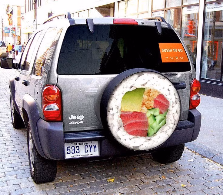 Một tấm biển quảng cáo độc lạ của nhà hàng sushi.