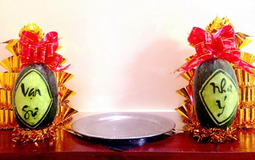 Cặp dưa hấu vạn sự như ý lên giỏ quà Tết năm nay có giá từ 900.000 đồng.