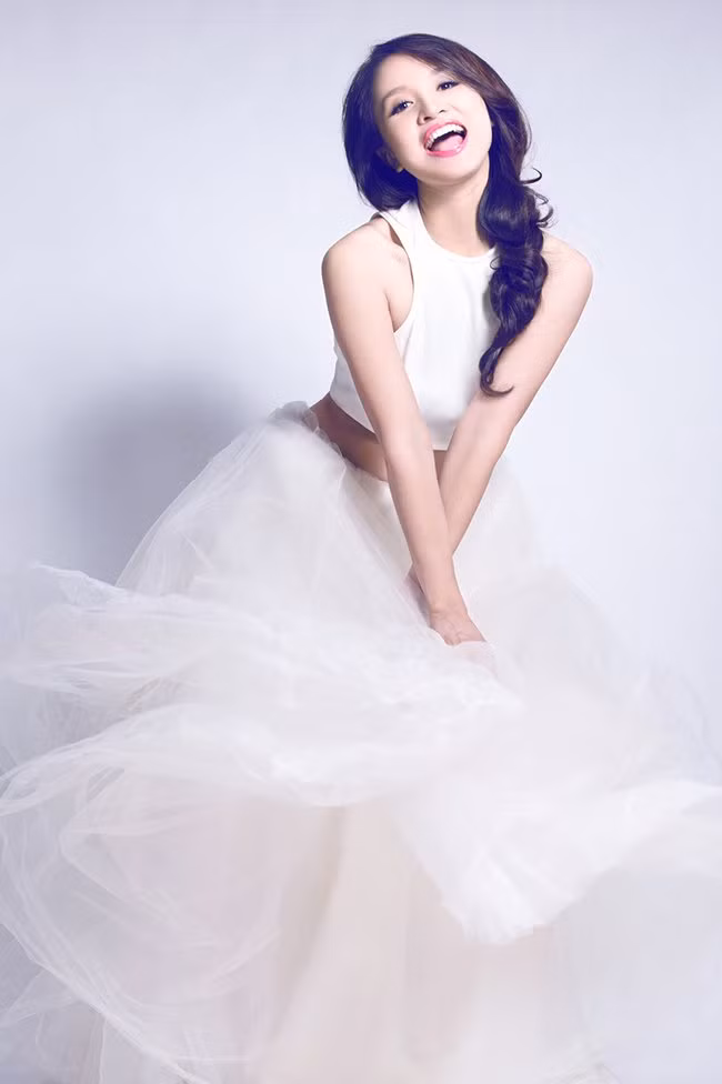 Cô gái sinh năm 1985 ngoài vai trò MC còn đang có sự nghiệp kinh doanh khá thuận lợi. Vóc dáng quyến rũ của bà mẹ một con.