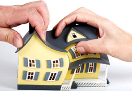 Vụ ly hôn đình đám kéo dài 4 năm giữa “đại gia phân bón” đất Sài Thành - ông Trần Văn Mười là Tổng GĐ Cty cổ phần phân bón Năm Sao và người đẹp Đất Cảng - Phạm Thị Hương Giang khiến dư luận xôn xao vì tại thời điểm tranh chấp, tài sản của khối vợ chồng đại gia này lên tới nghìn tỷ đồng.