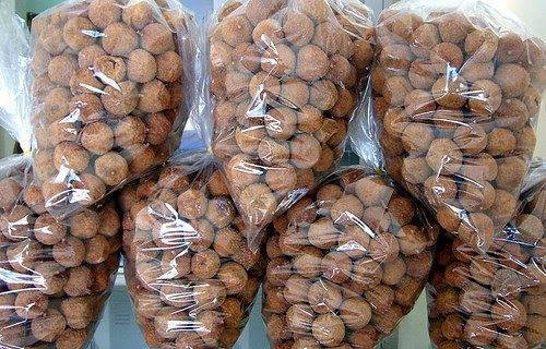 Vải khô vẫn được nhiều người tìm mua để làm quà biếu Tết.